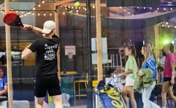 Peakz Padel Utrecht Zeehaenkade | Padelclub