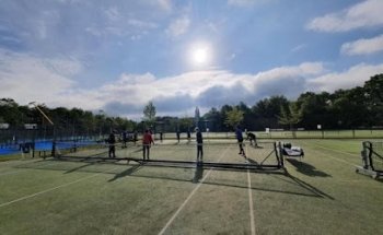 Tennis & Padel Factory | Tennislessen en padelclinics | Tennisles Zeist | Tennisles Soest